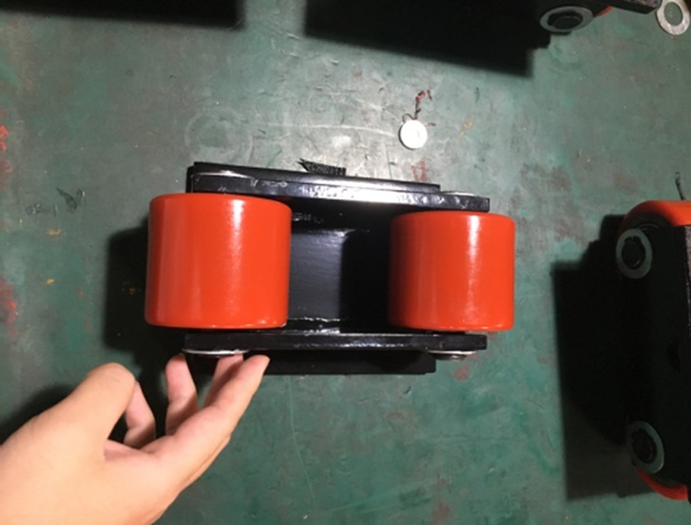 X+Y roller skates